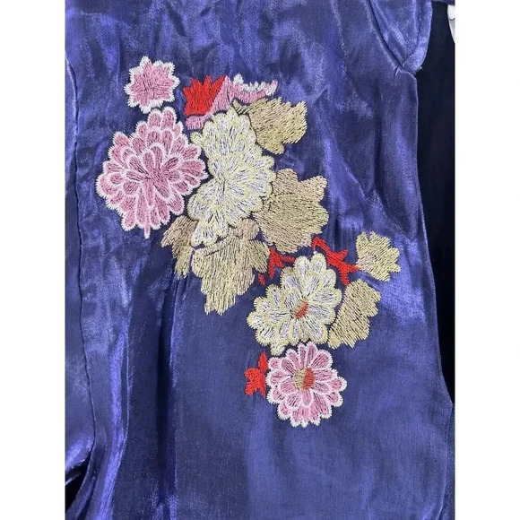 GORGEOUS Cruz Natori Purple Embroidered V-Neck Blouse Size XSMALL EUC - Picture 3 of 12